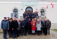 zdjęcie pamiątkowe gości zaproszonych na otwarcie KPP w Brzegu, kadra kierownicza Policji