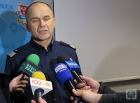 Komendant Wojewódzki Policji w Opolu udziela wywiadu mediom