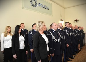 policjanci i pracownicy cywilni podczas uroczystości Święta Służby Cywilnej na sali w Komendzie Wojewódzkiej Policji w Opolu