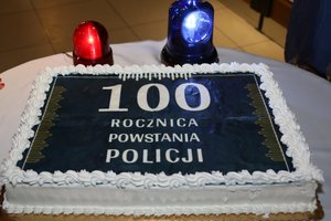 Tort z napisem 100 rocznica powstania Policji